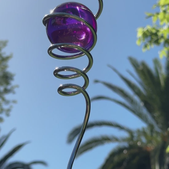 Spiral Gazing Ball Spinner video close up
